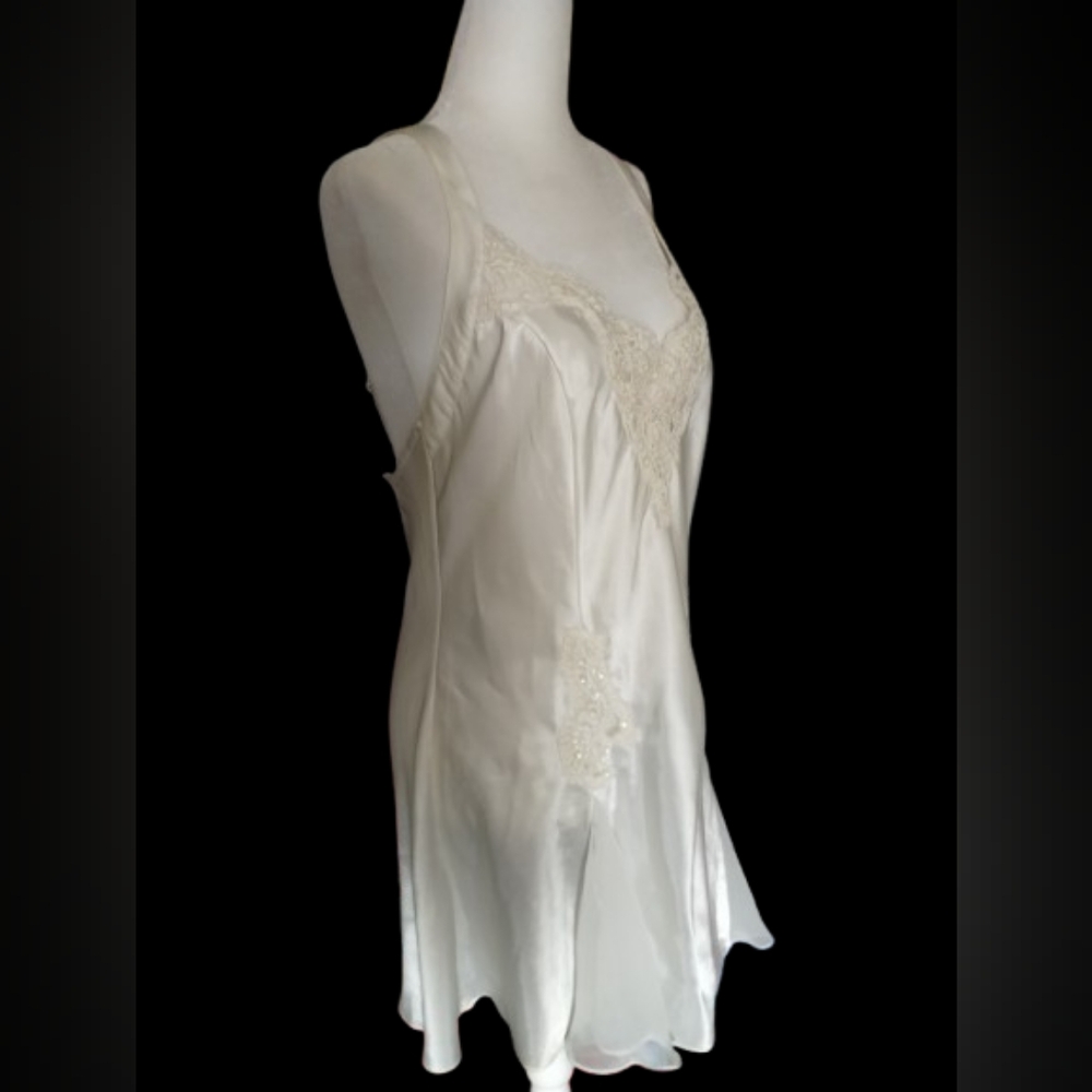 NWOT Victoria's Secret Light Ivory Baby Doll Style Lingerie Size Large